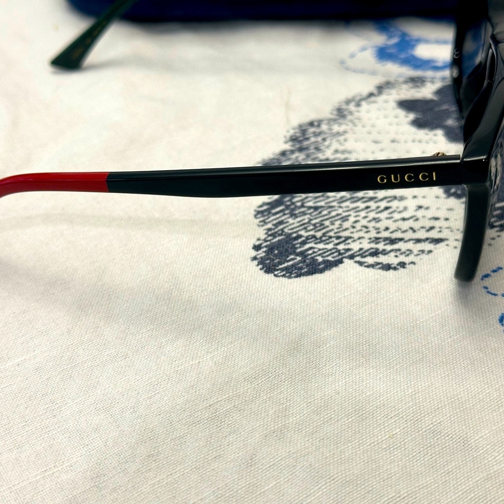Gucci sunglasses with authenticity card, cloth and case. Perfect condition. - Picture 11 of 14